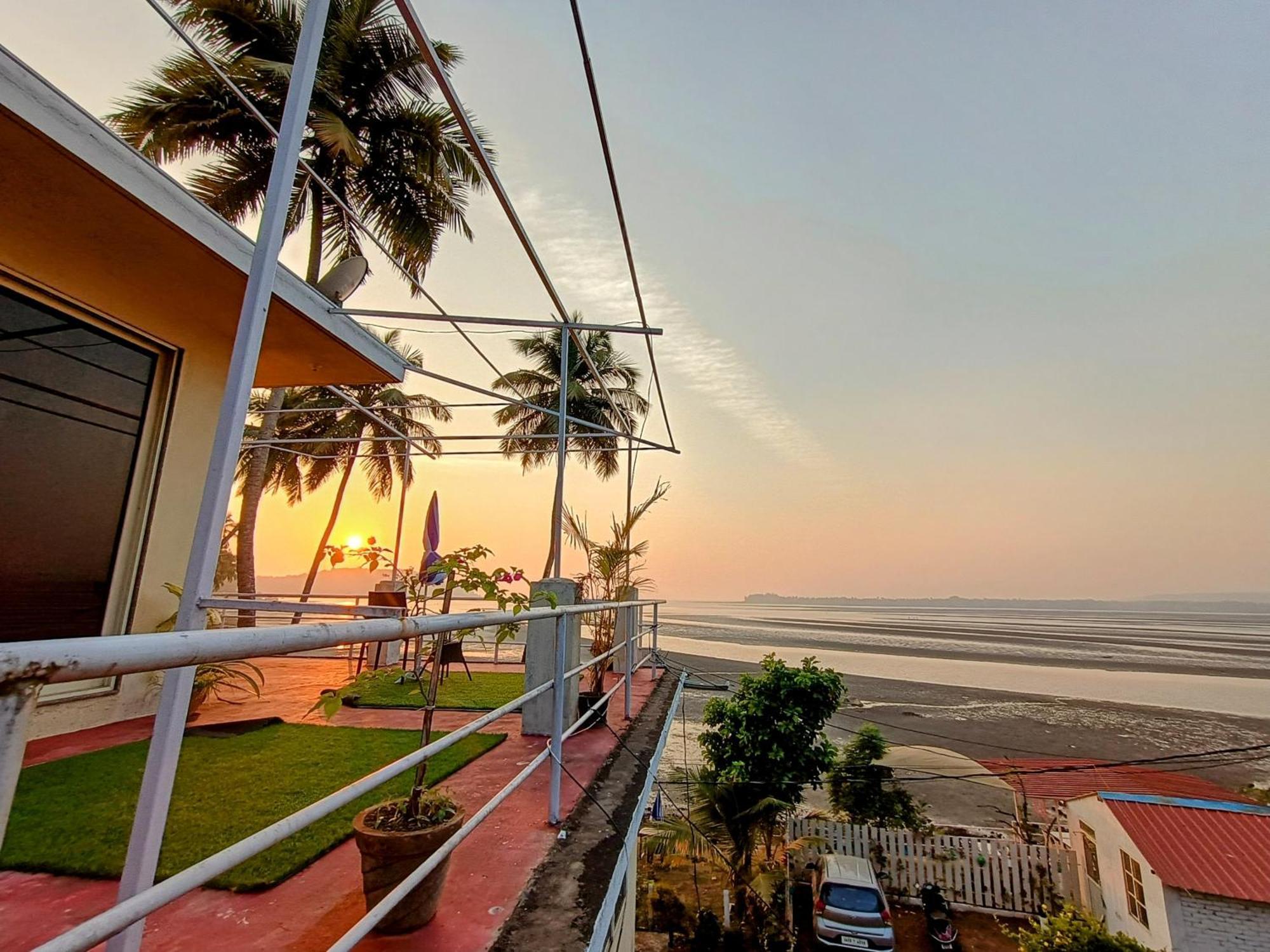 Gs Home On The Bay - Super Sea View Glass Studio Apartment Vagator Extérieur photo