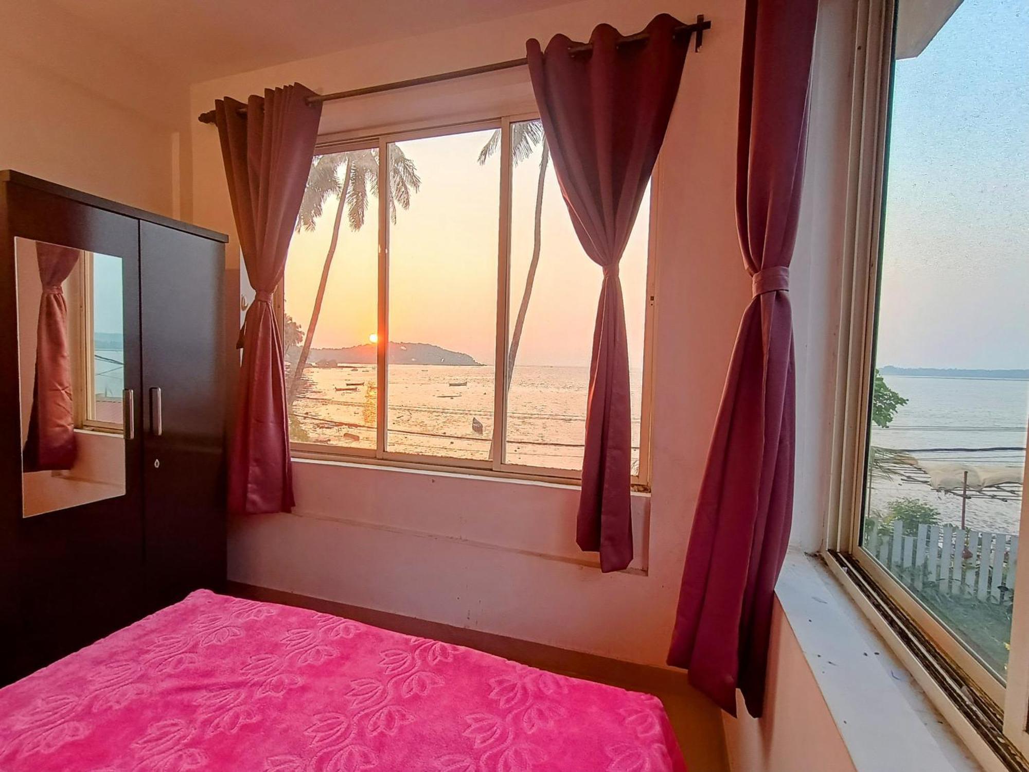 Gs Home On The Bay - Super Sea View Glass Studio Apartment Vagator Extérieur photo
