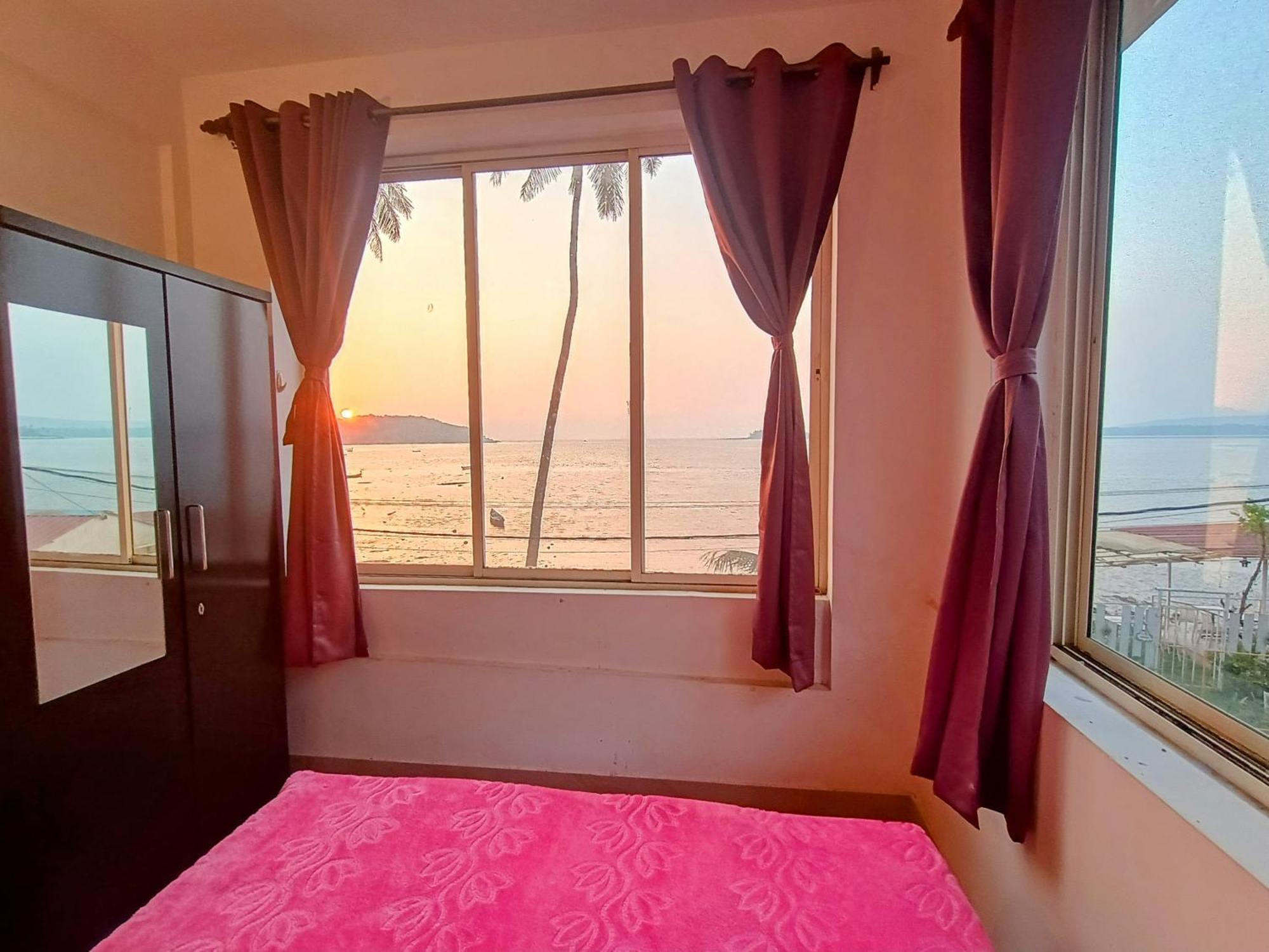 Gs Home On The Bay - Super Sea View Glass Studio Apartment Vagator Extérieur photo